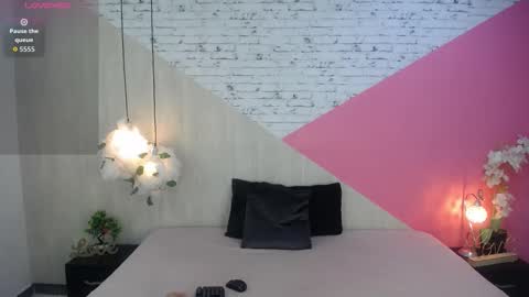 Snapshot of sophia_brunette21 chatting on 11.21.25 sophia_brunette21 online show from 11.21.25