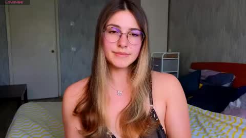 Snapshot of sophia_euphoria chatting on 05.19.26 Sophia online show from 05.19.26