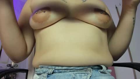 Snapshot of sophiaa_miilk chatting on 03.29.26 Sofia online show from 03.29.26