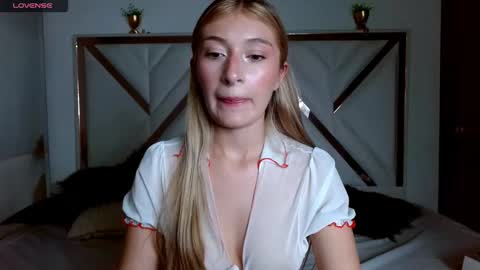 Snapshot of sophiaalee chatting on 09.10.25 SophiaLee online show from 09.10.25