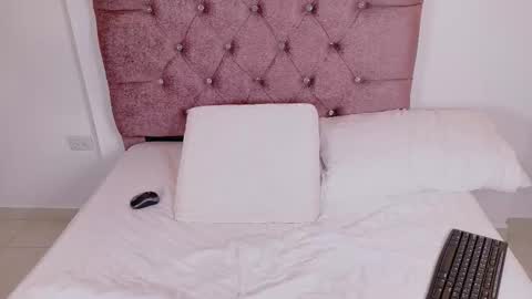 Snapshot of sophiacutteee chatting on 11.20.25 Sophia online show from 11.20.25