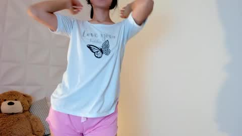 Snapshot of sophiahowland chatting on 05.22.26 Sophia Howland online show from 05.22.26