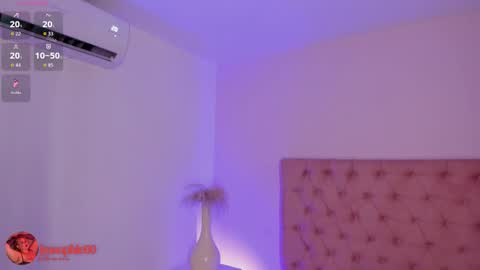 Snapshot of sophiarossee chatting on 11.02.25 Sofi online show from 11.02.25