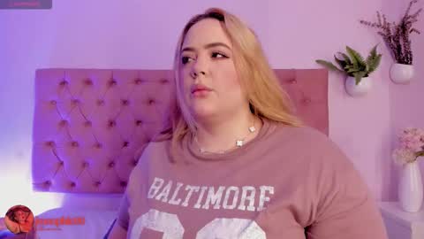 Snapshot of sophiarossee chatting on 12.15.25 Sofi online show from 12.15.25