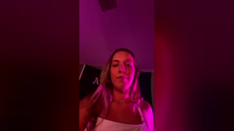 Snapshot of sophiasaintxo chatting on 05.25.26 sophiasaintxo online show from 05.25.26