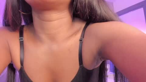 Snapshot of sophiasmiths_ chatting on 05.08.26 SophiaSmiths online show from 05.08.26