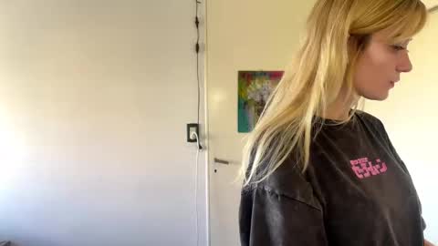 Snapshot of sophiasnarl chatting on 03.15.26 Sofi online show from 03.15.26