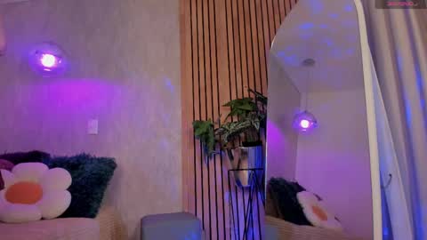 Snapshot of sophidavis chatting on 04.18.26 Sophi online show from 04.18.26