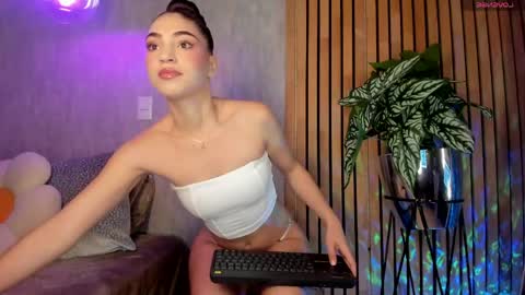 Snapshot of sophidavis chatting on 04.24.26 Sophi online show from 04.24.26