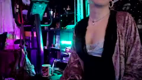 Snapshot of sophie198013 chatting on 06.18.26 Sophie Satin1980 online show from 06.18.26
