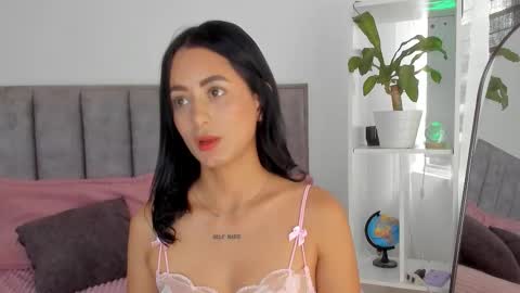 Snapshot of sophie_001 chatting on 09.12.25  Sophie  online show from 09.12.25