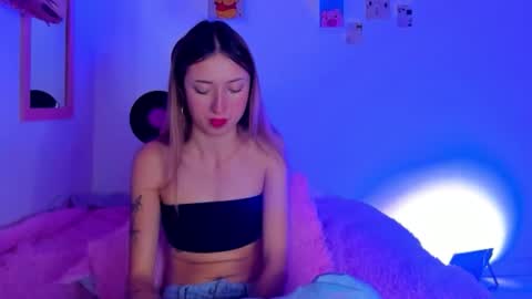 Snapshot of sophie_collins13 chatting on 11.30.25 Sophie online show from 11.30.25