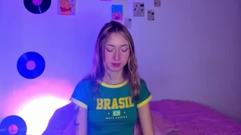 Snapshot of sophie_collins13 chatting on 01.10.26 Sophie online show from 01.10.26