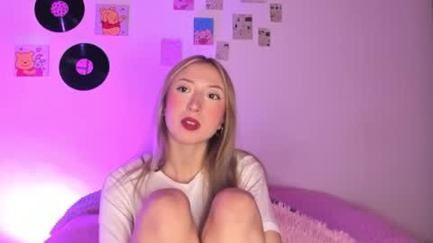 Snapshot of sophie_collins13 chatting on 02.06.26 Sophie online show from 02.06.26