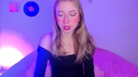 Snapshot of sophie_collins13 chatting on 02.27.26 Sophie online show from 02.27.26