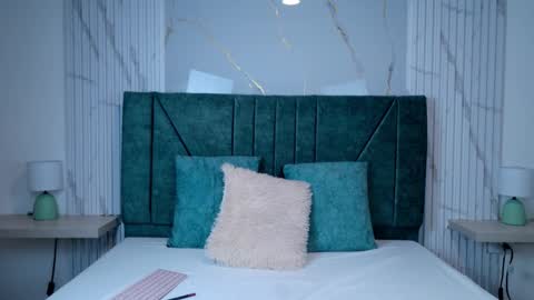 Sophie  online show from 03.25.26