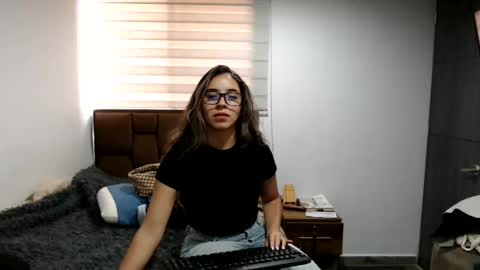 sophie_fox2 online show from 05.23.26