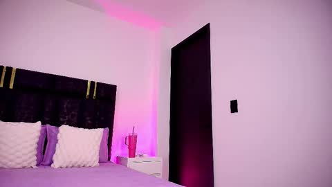 Snapshot of sophie_hils chatting on 10.28.25 sophie online show from 10.28.25