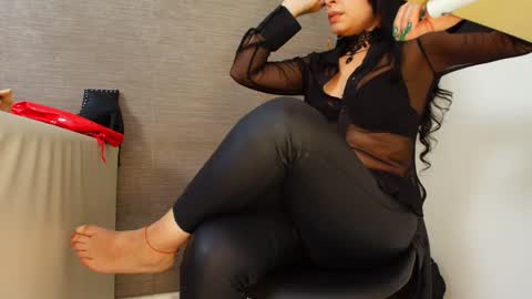 Snapshot of sophie_littles chatting on 12.14.24 Sophie online show from 12.14.24