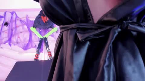 sophie_newton online show from 10.28.25