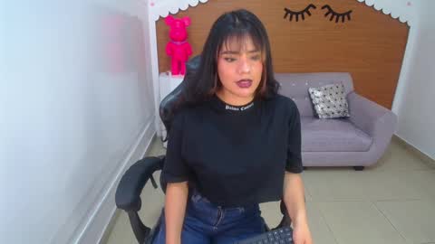 Snapshot of sophie_t_ chatting on 02.11.25 Sofia online show from 02.11.25