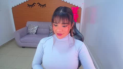Snapshot of sophie_t_ chatting on 02.14.25 Sofia online show from 02.14.25