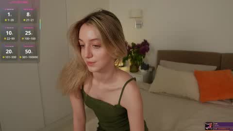 Snapshot of sophiebelll chatting on 05.08.26 sophiebelll online show from 05.08.26