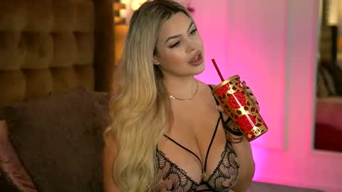 Sophie online show from 10.29.25