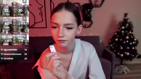 Snapshot of sophiecherrie chatting on 12.27.24 Sophie online show from 12.27.24