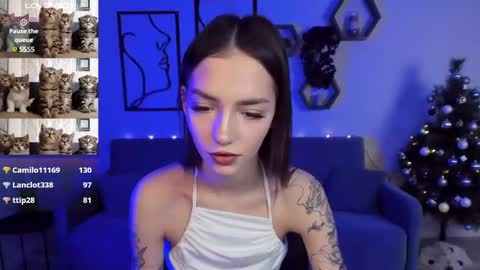 Snapshot of sophiecherrie chatting on 12.28.24 Sophie online show from 12.28.24