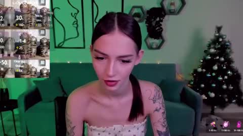Snapshot of sophiecherrie chatting on 01.04.25 Sophie online show from 01.04.25