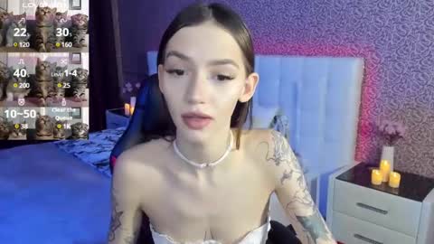 Snapshot of sophiecherrie chatting on 01.28.25 Sophie online show from 01.28.25