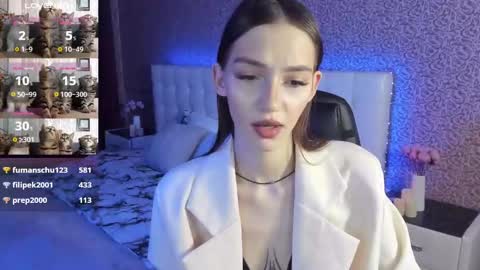 Snapshot of sophiecherrie chatting on 01.30.25 Sophie online show from 01.30.25