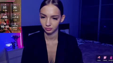 Snapshot of sophiecherrie chatting on 10.14.25 Sophie online show from 10.14.25