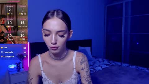 Snapshot of sophiecherrie chatting on 10.19.25 Sophie online show from 10.19.25