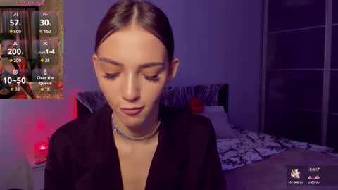 Snapshot of sophiecherrie chatting on 10.29.25 Sophie online show from 10.29.25