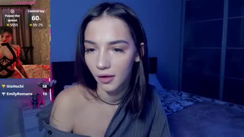 Snapshot of sophiecherrie chatting on 11.29.25 Sophie online show from 11.29.25