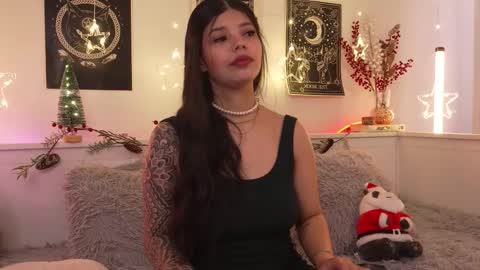 Sophiee  online show from 12.16.25