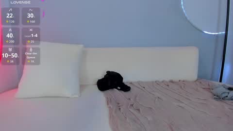 Snapshot of sophiee_s chatting on 05.14.26 Sophie online show from 05.14.26