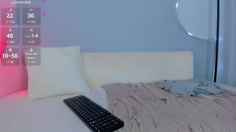 Snapshot of sophiee_s chatting on 05.20.26 Sophie online show from 05.20.26