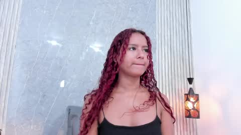 Snapshot of sophiee_velvet chatting on 02.05.25 online show from 02.05.25