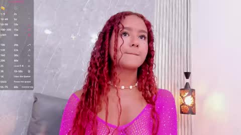 Snapshot of sophiee_velvet chatting on 02.25.25 online show from 02.25.25