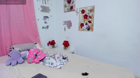 Snapshot of sophieewoods chatting on 12.17.24 Sophie Woods  online show from 12.17.24