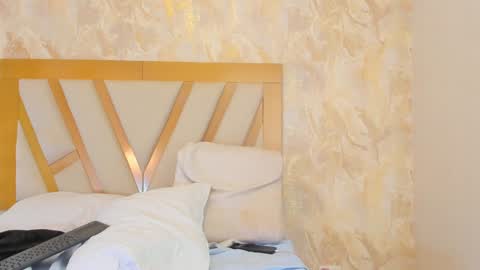 Sophie online show from 12.27.24