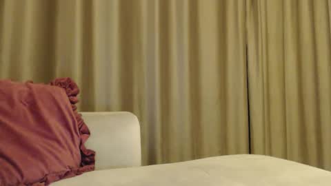 Snapshot of sophieluxe chatting on 04.27.26 sophieluxe online show from 04.27.26