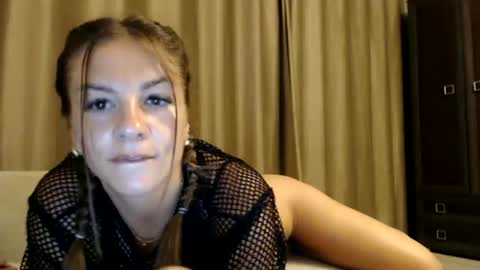 Snapshot of sophieluxe chatting on 06.25.26 sophieluxe online show from 06.25.26