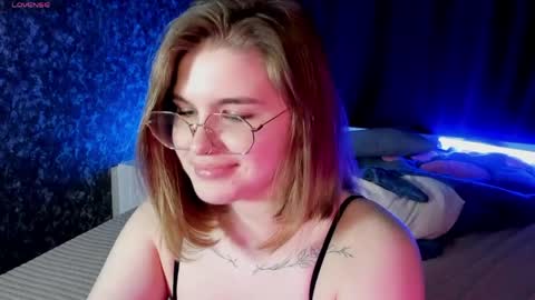 Snapshot of sophiemure chatting on 04.16.26 Sophie online show from 04.16.26