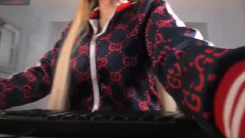 Sophie  Palmer online show from 02.18.25