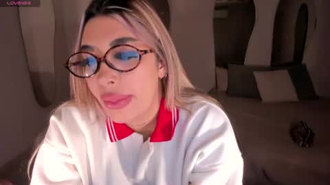 Snapshot of sophiepalmerx chatting on 06.18.26 Sophie Palmer online show from 06.18.26