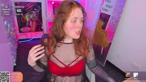Snapshot of sophiepure chatting on 04.29.26 Sophie online show from 04.29.26